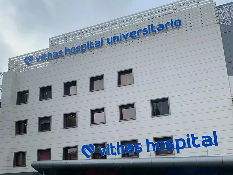 Hospital Universitario Vithas Madrid Aravaca Fachada del Hospital Universitario Vithas Madrid Aravaca, donde opera el Dr. Marco Romeo